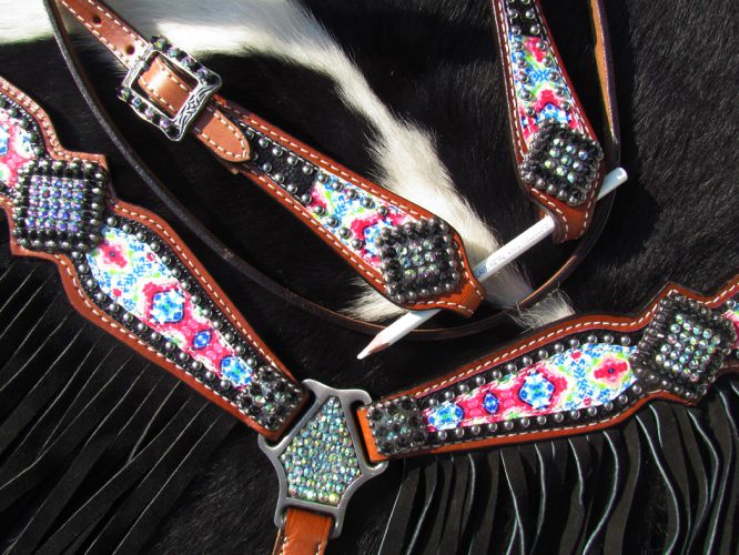 Pony Westernset, Kopfstück und Vorderzeug braun mit Fransen, pink, schwarz, Strass,